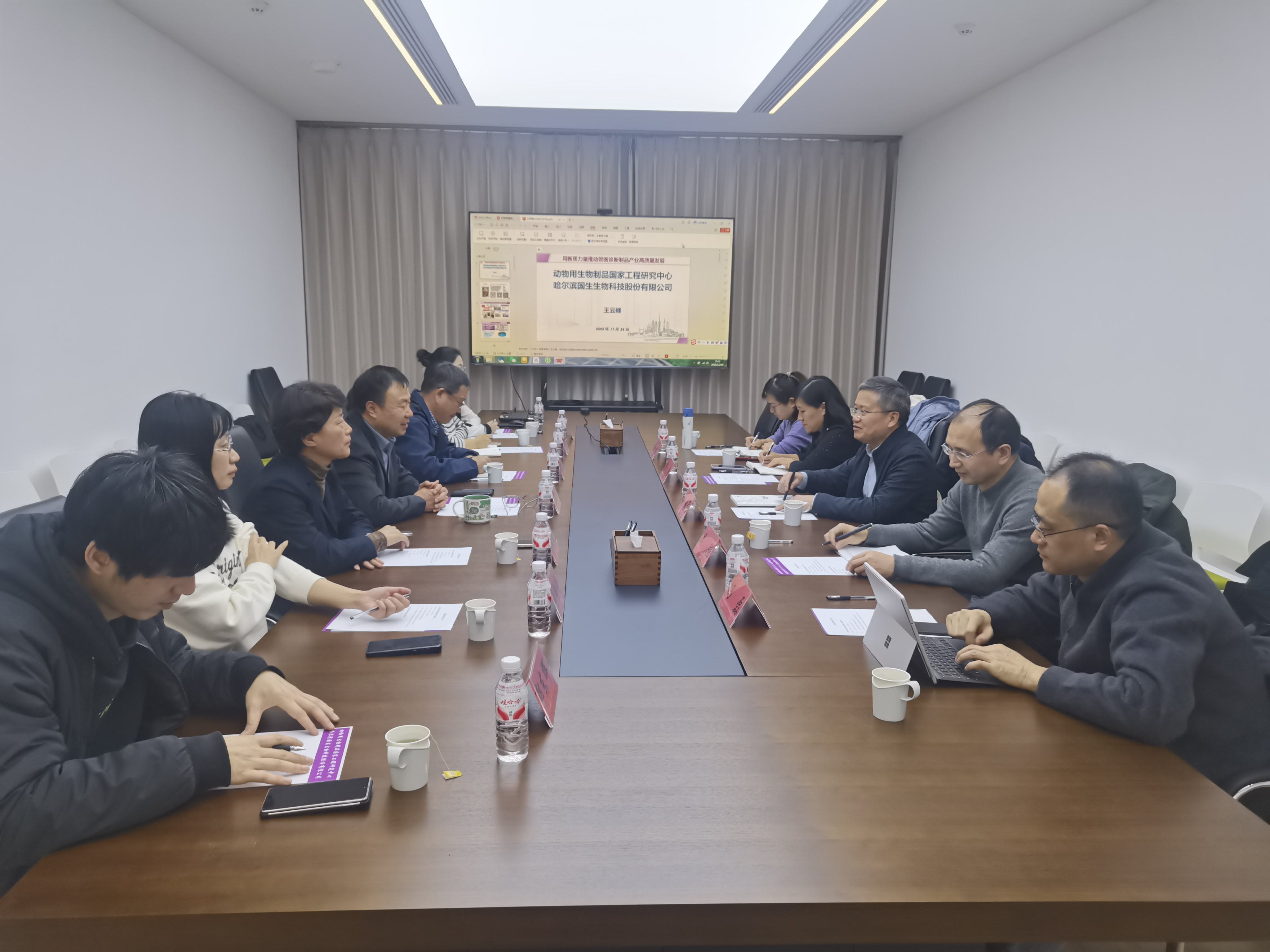 江蘇省農(nóng)業(yè)科學(xué)院動(dòng)物免疫工程研究所 所長(zhǎng)、黨總支書(shū)記趙永前一行到公司座談交流